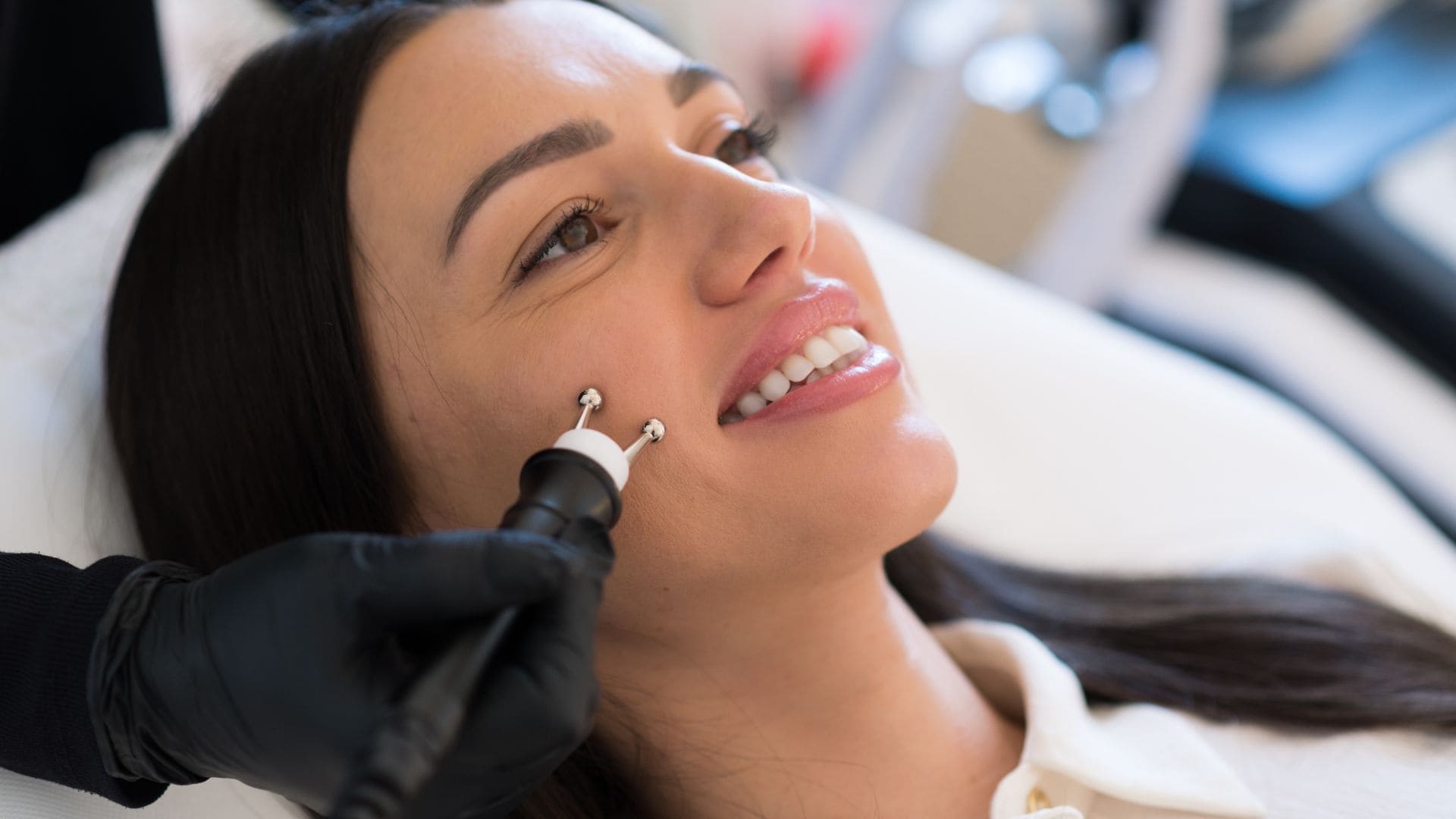 Tratamiento HydraFacial en estudio de Barcelona — limpieza facial con tecnología Vortex Fusion