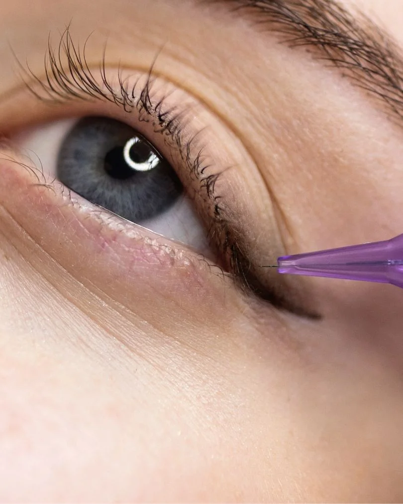 Detalle de trazo de eyeliner permanente en Barcelona