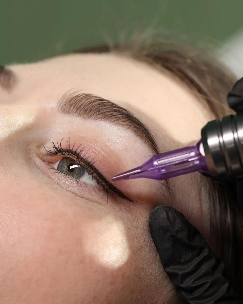 Eyeliner permanente en Barcelona, mirada definida — Katherine Brito