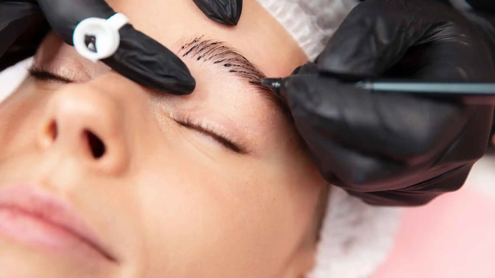 Quién no puede hacerse microblading: contraindicaciones