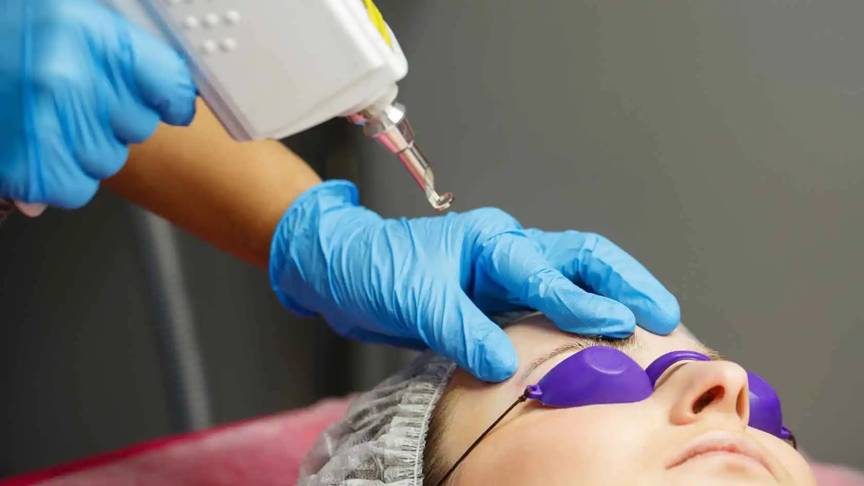 Por qué la gente elimina el microblading